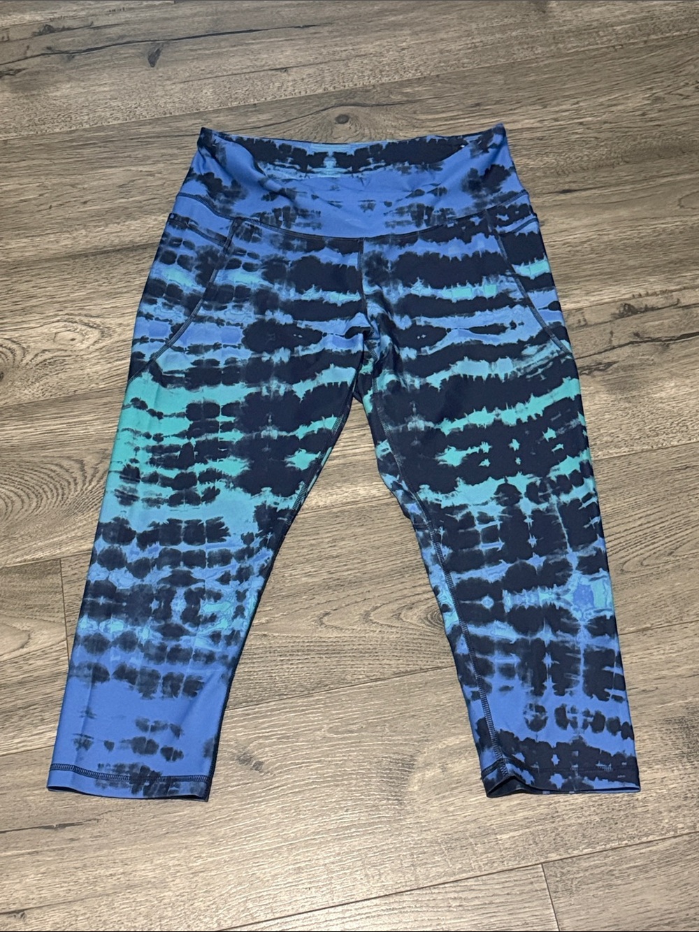 Old Navy Navy and Aqua Tie-Dye Capri Leggings